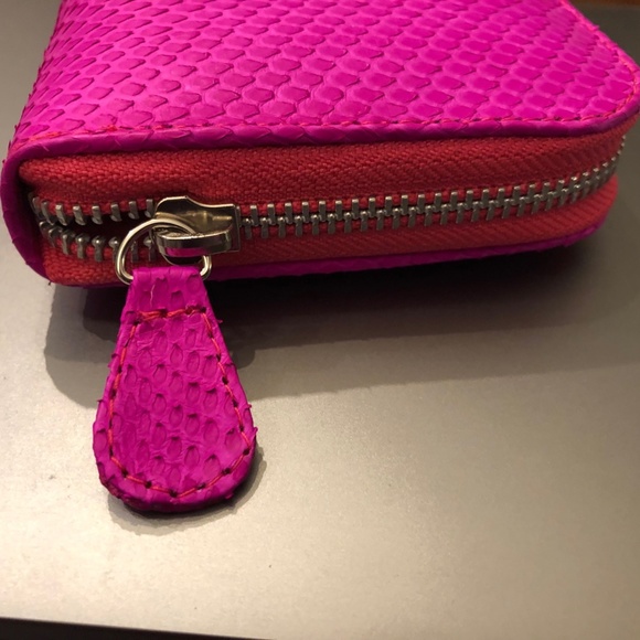 New Never Used Python Hot Pink Ladies Zip Wallet - Picture 4 of 5